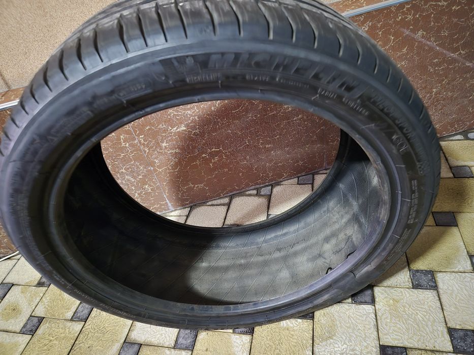Шина балон сотилади Michelin 265/40 R22