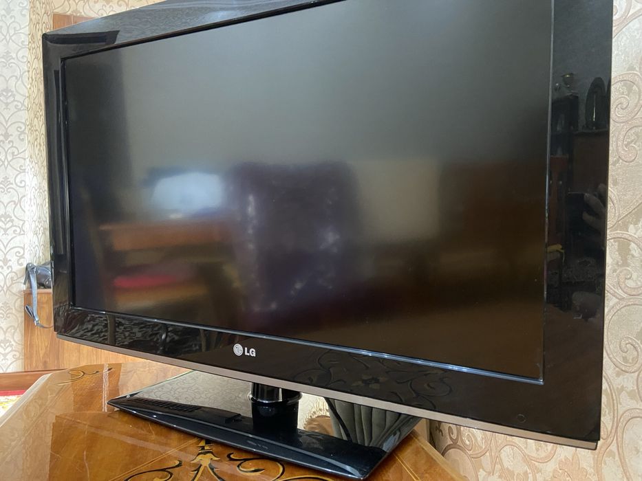 Телевизор LG 32", идеальное состояние, экран без дефектов