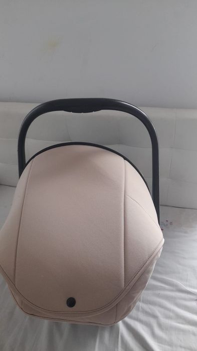Scaun auto bebeluși cu copertina, merge pana la 16 kg;