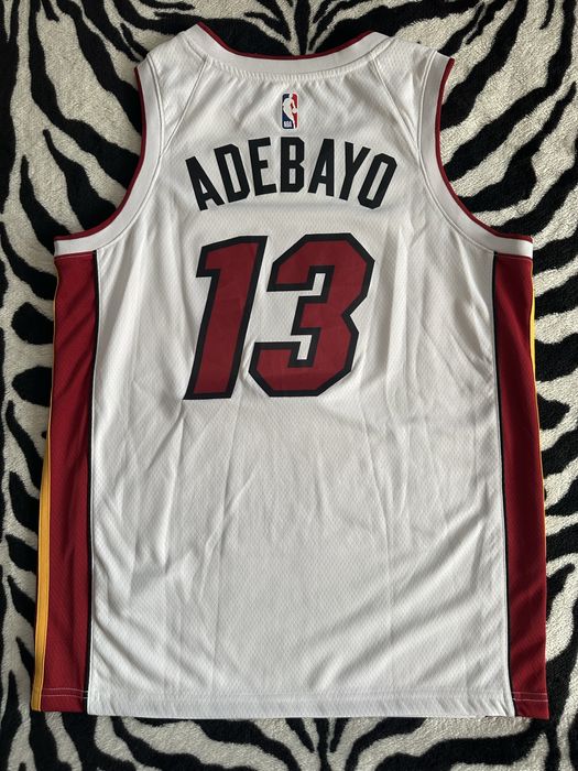 Vând tricouri NBA
