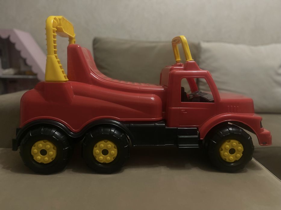 Толокар (машинка детская)