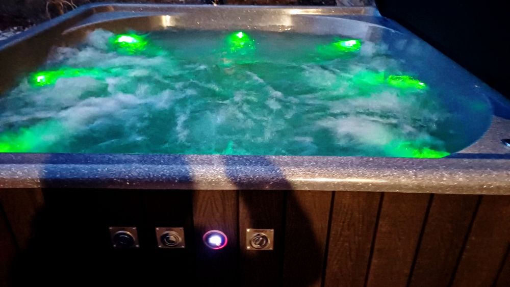 Cabana de inchiriat cu ciubar/jacuzzi!, 100% smart, la munte! !
