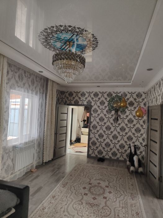 Продам два дома один двор.