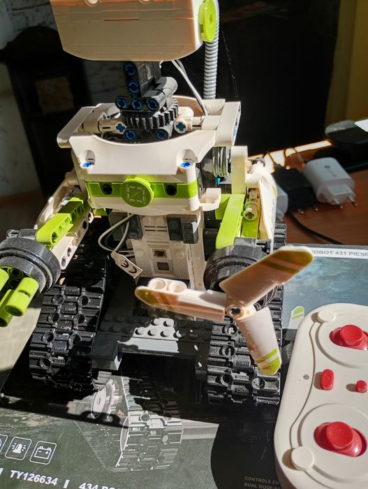 Machete construite din piese lego