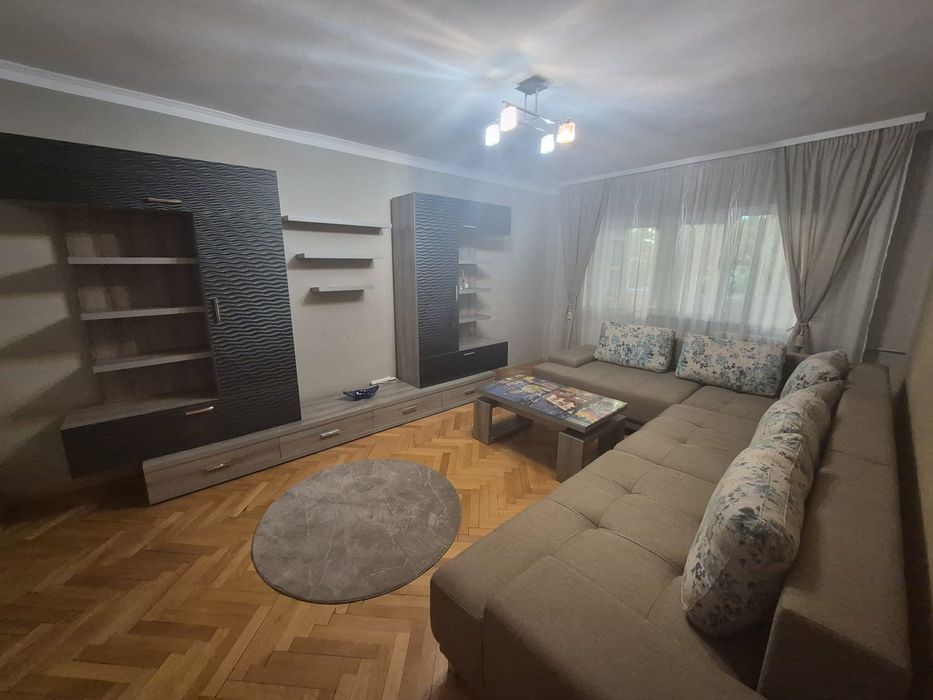 Închiriez apartament cu 3 camere