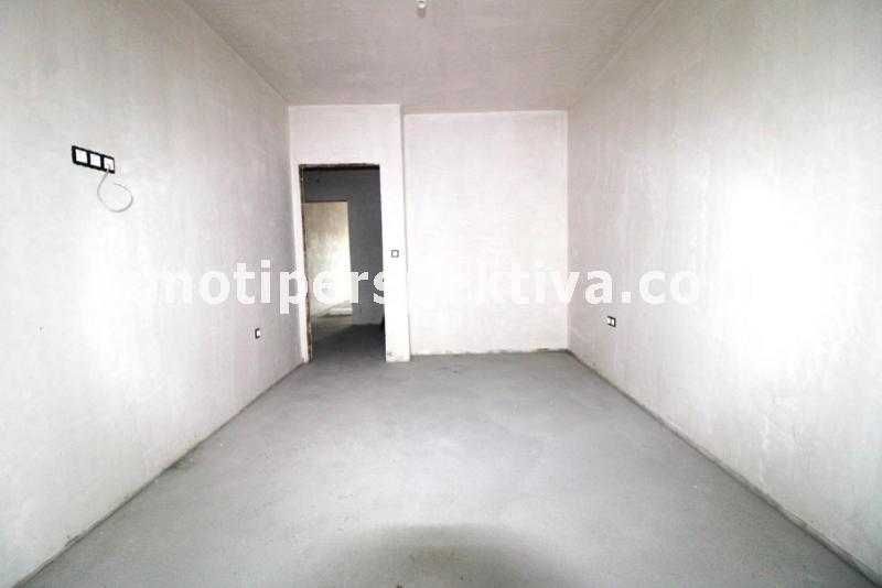 Продава се Тристаен апартамент в Пловдив, Христо Смирненски - 106 кв.м за 752 €/кв.м - Снимка #3