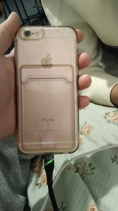Продам телефон Айфон 6s