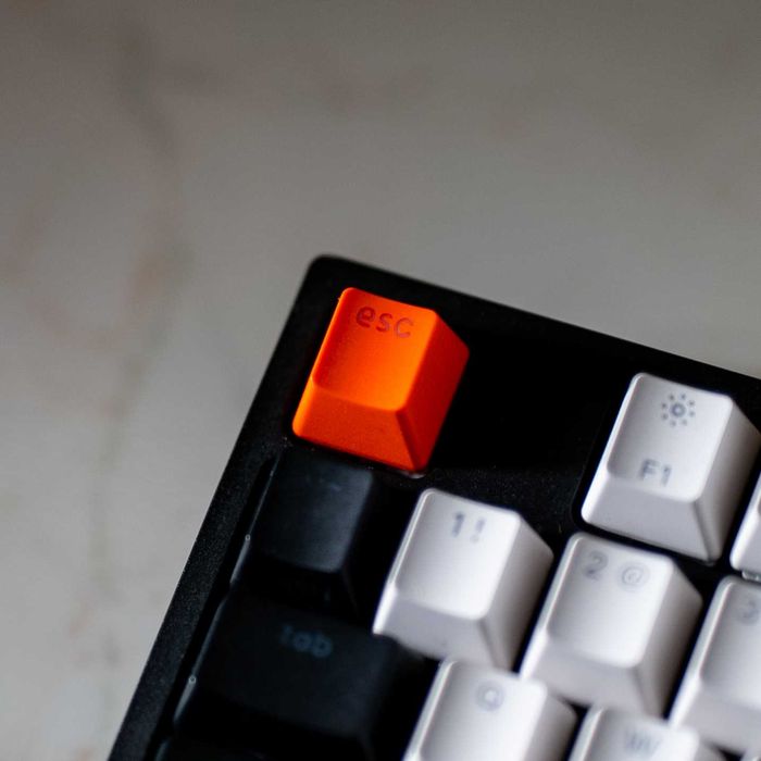 Keychron C1 (TKL) Механична Клавиатура - Бяла Подсветка, Като Нова!