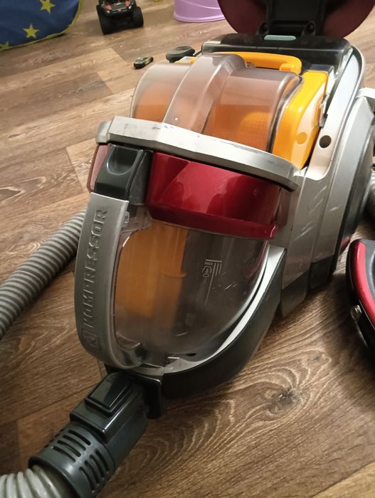 Продам пылесос 2000 W LG COMPRESSOR