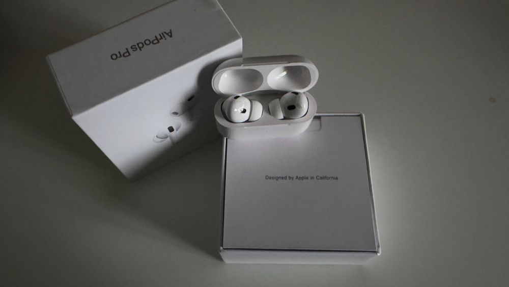 Apple AirPods Pro (2nd Generation) – Оригинални, като нови
