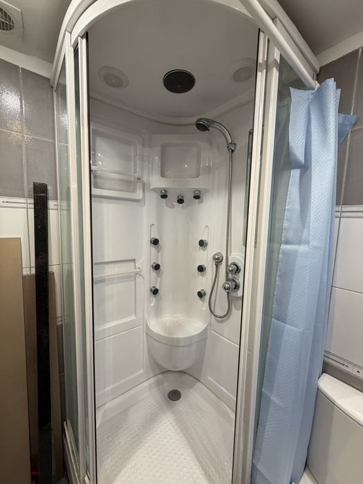 Cabina de dus nefolosita