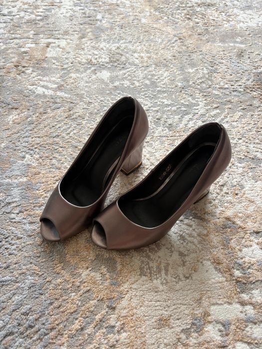 Продам Туфли и кроссовки