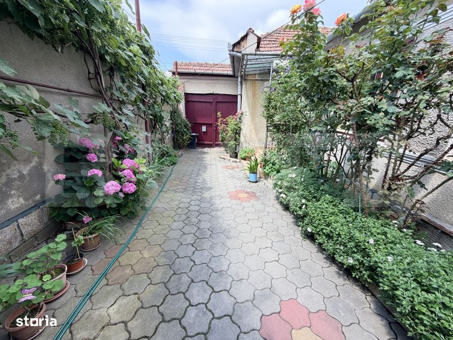 Casa locuibila imediat | 4 camere, garaj, beci si gradina | Zona Cinde