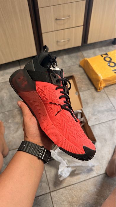 Under armour project rock 6 marimea 45,5 noi nepurtati.