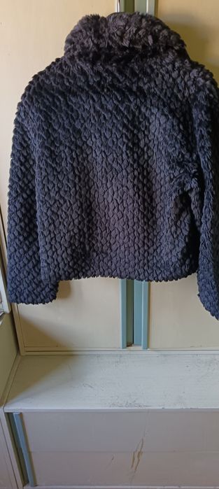 Късо дамско кожено палто от изкуствена материя