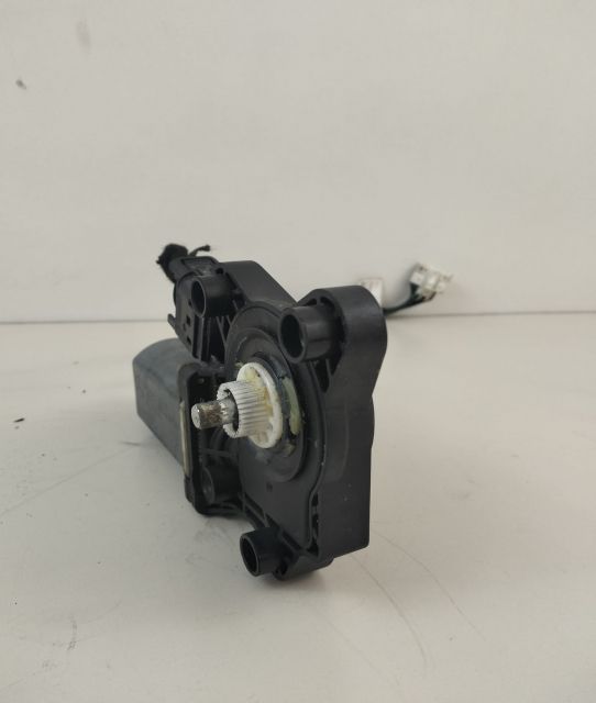 Motoras Macara   Stanga Fata A2208204642 Mercedes-Benz C-Class W203/S