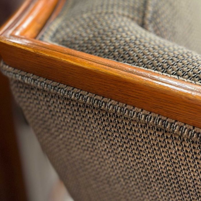Винтидж „WINGBACK“ кресло от масив