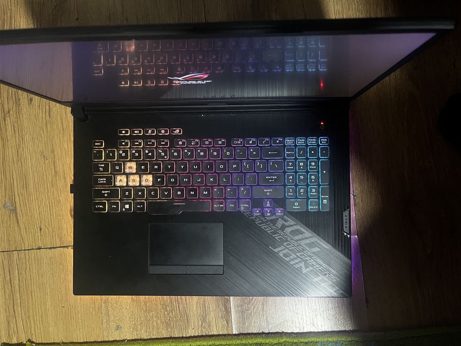 Vand asus rog strix g712LU i7