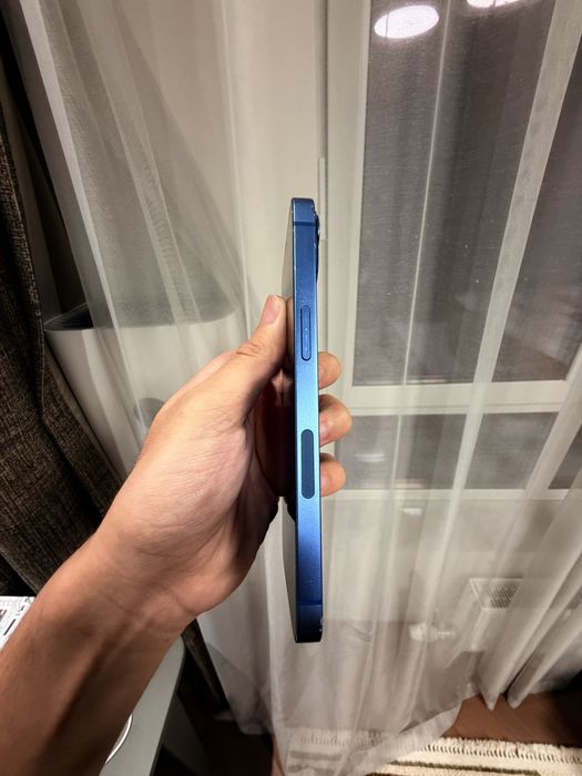 продаю айфон 13 на 128 гб