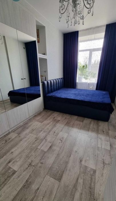 Продается 3 комнатная сталинка