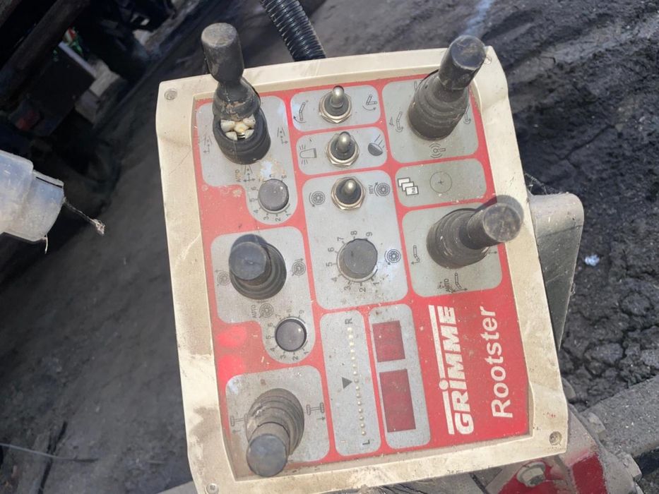 Продам свеклоуборочный комбаин грим и ботваудалитель