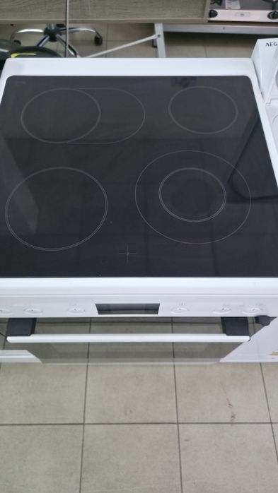 Печка с керамичени котлони Bosch HCA76422UV