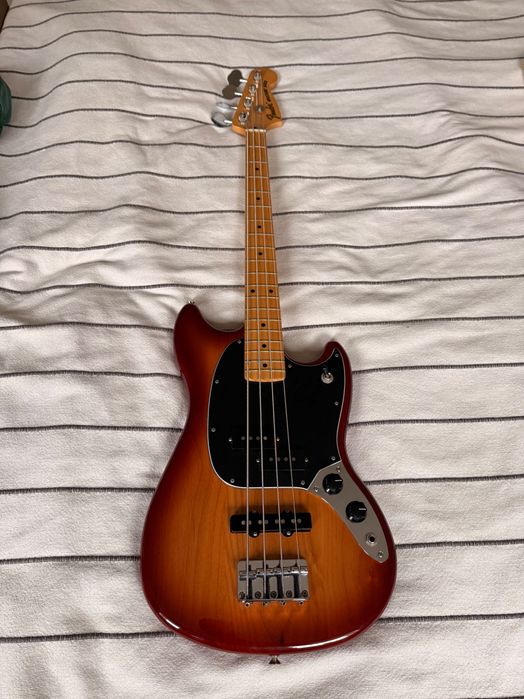 Бас китара Fender Mustang short scale 30’