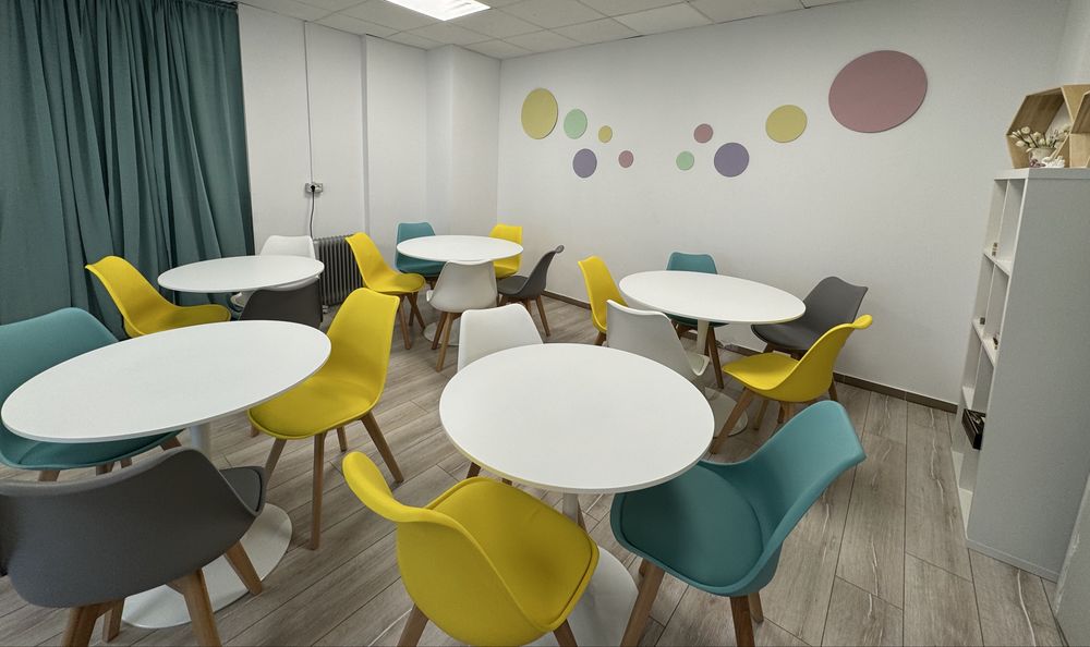 Set mobilier mese si scaune cafenea / loc de joaca/ after school
