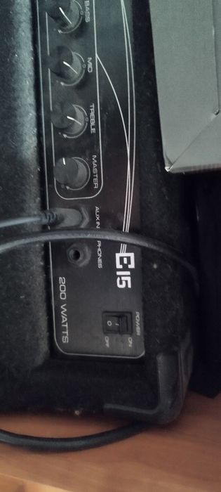 Продам басовый комбик