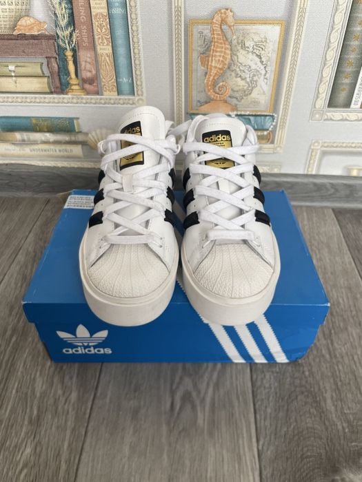 кроссовки адидас BONEGA