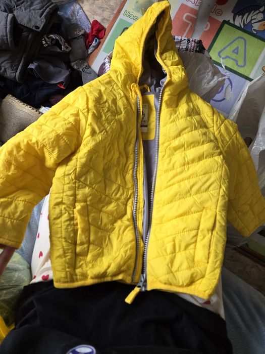 Лёгкая яркая куртка