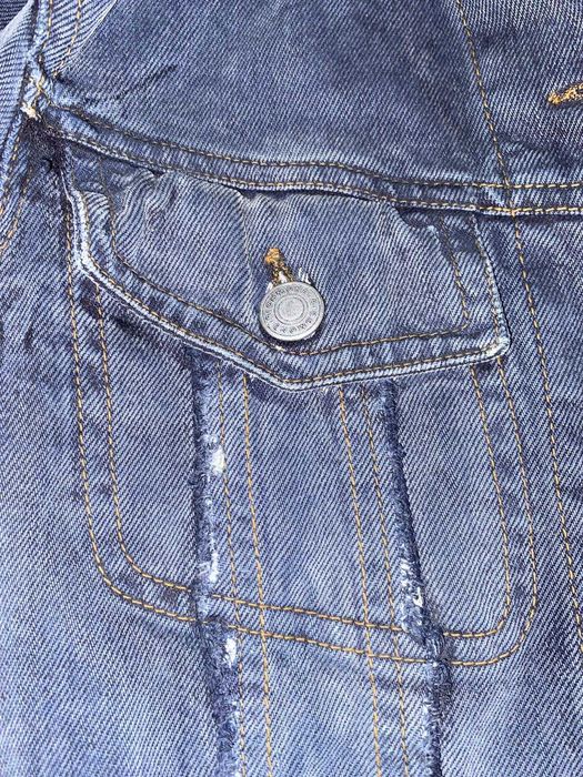 Vând geaca blugi John Richmond