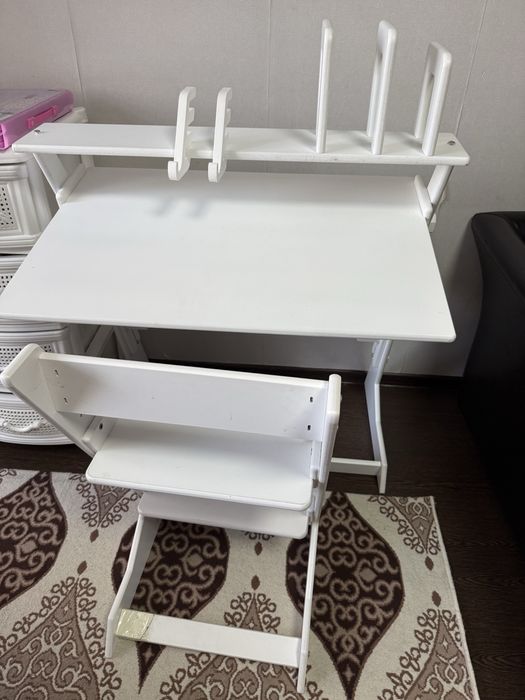 Продам парту с растущим стулом!
