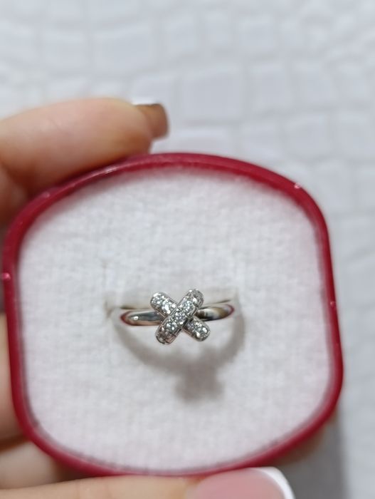 Кольцо из платины с бриллиантами.