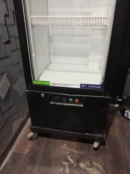 Холодильник витринный состояние хорошее