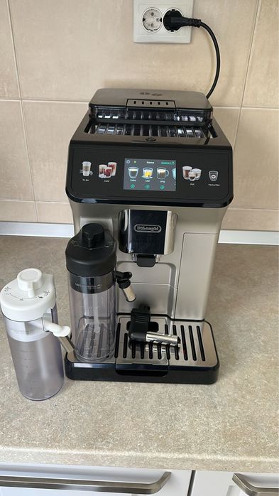 Espressor expresor aparat de cafea tonomat Delonghi elleta explore