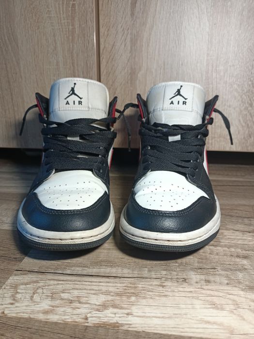 Air Jordan 1 Mid Black Toe