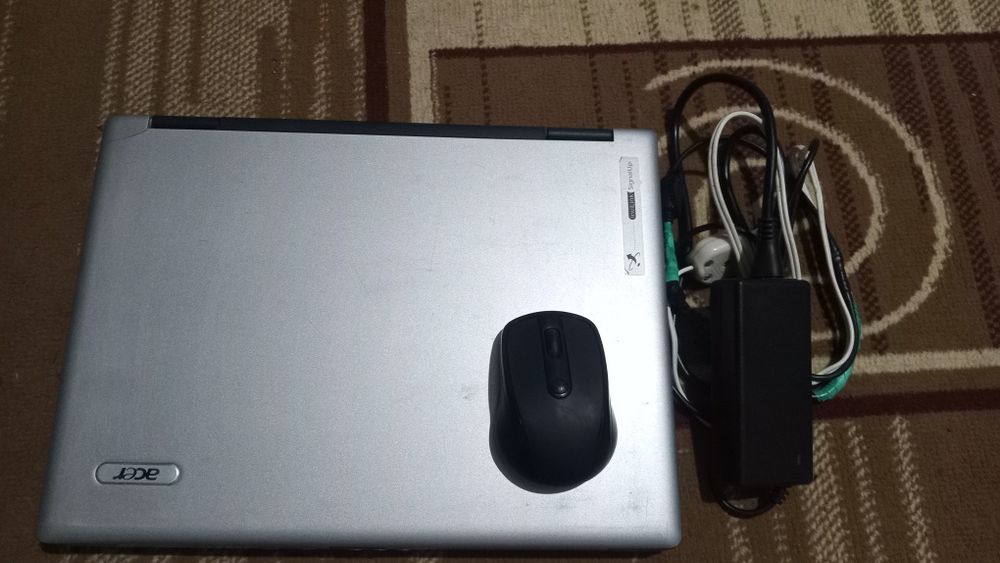 Ноутбук сотилади