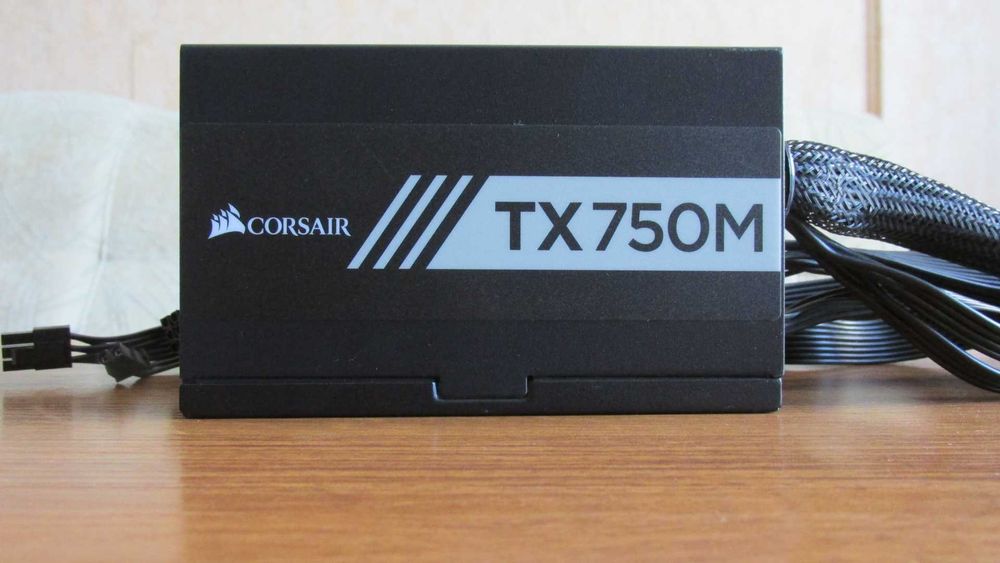 750 вата Corsair модулно захранване за компютър