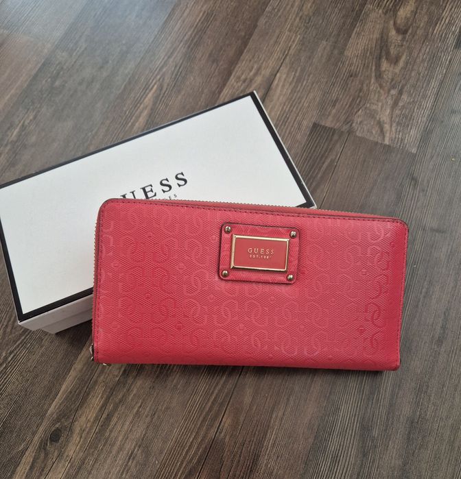 Дамски портфейл Guess