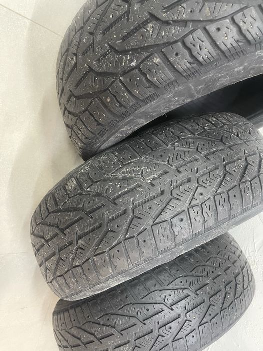 Продам покрышки зимние