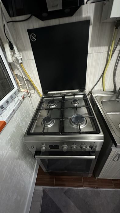 Продаю газ плиту