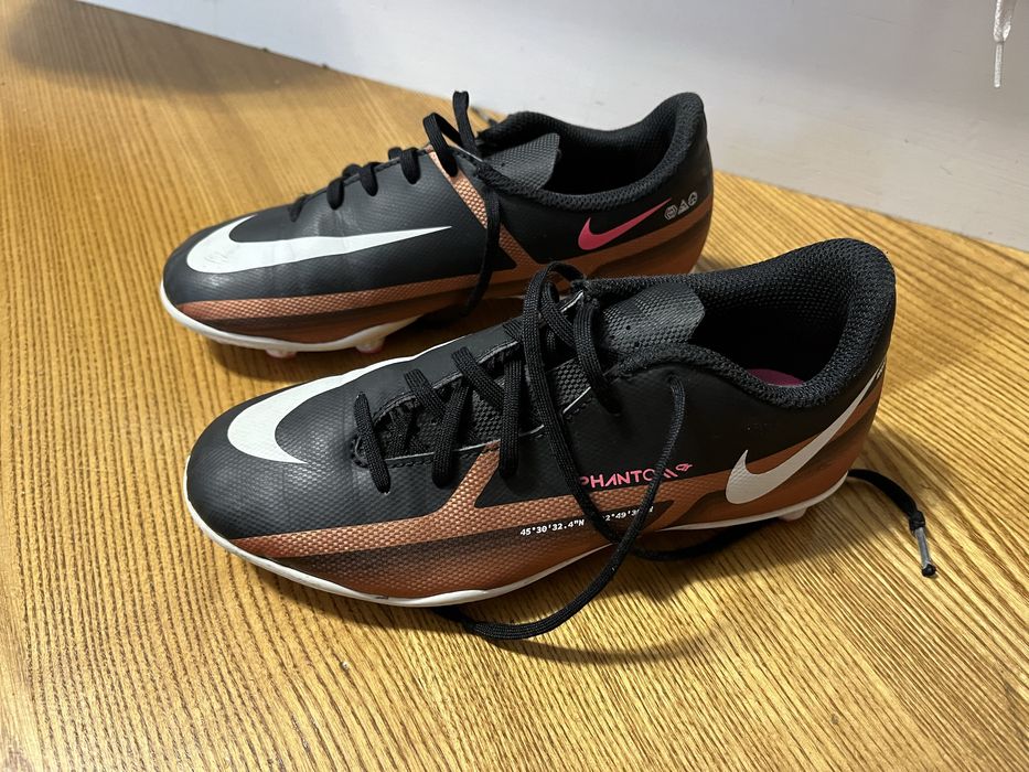 Adisasi fotbal Nike Phantom GT