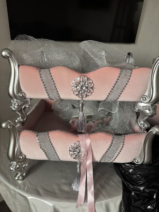 Корзины для тоя розового цвета.