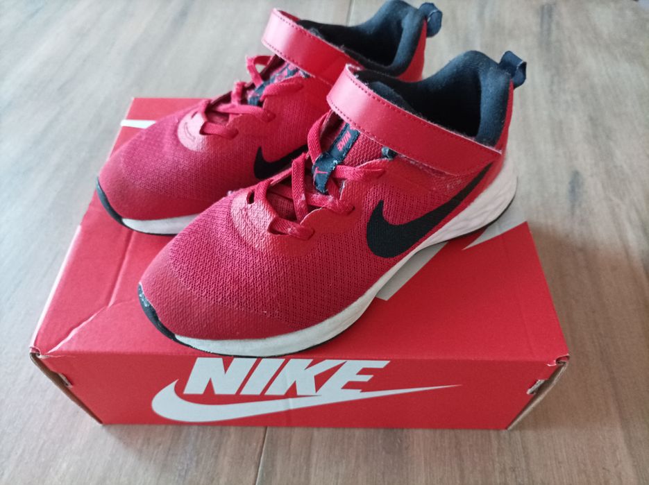 Nike - Олекотени обувки Revolution 6 NN за бягане