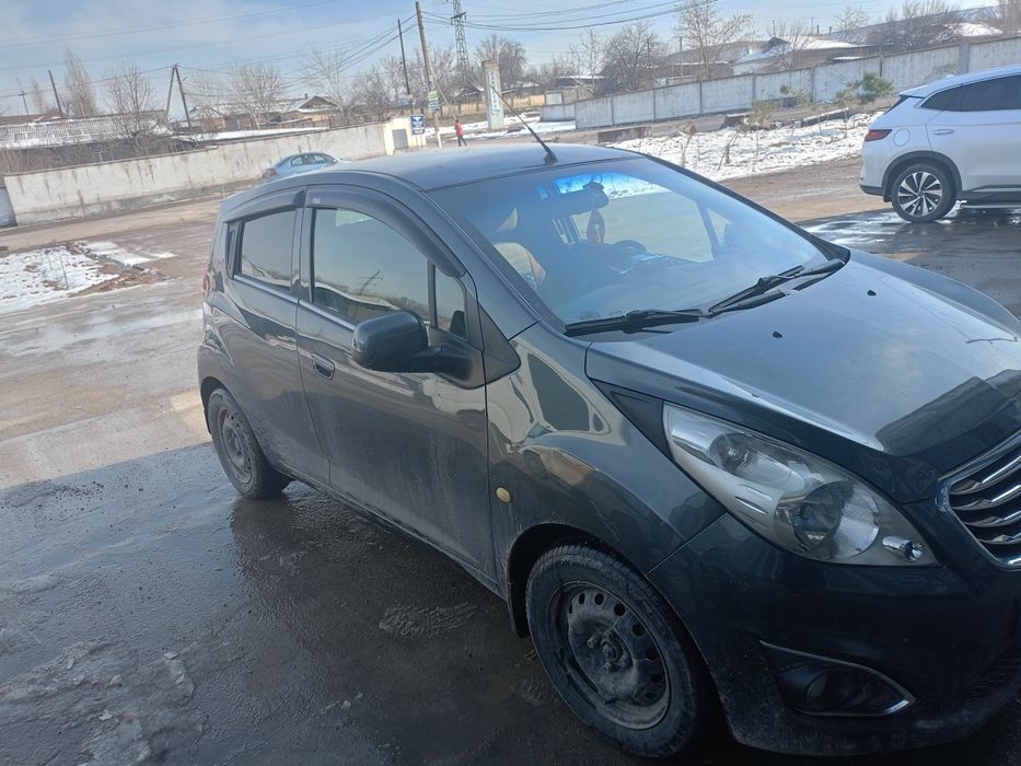 spark orqa bagajda urilgan joyi bor.avtomat yevro