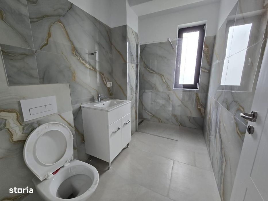 De vanzare Apartament 3 camere, zona Centru Bloc Nou.
