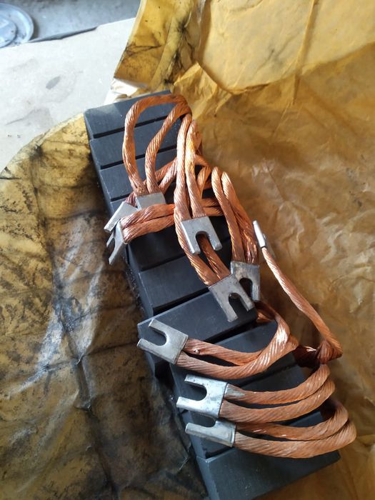 Щётки графитовые продам. Есть разные размеры.