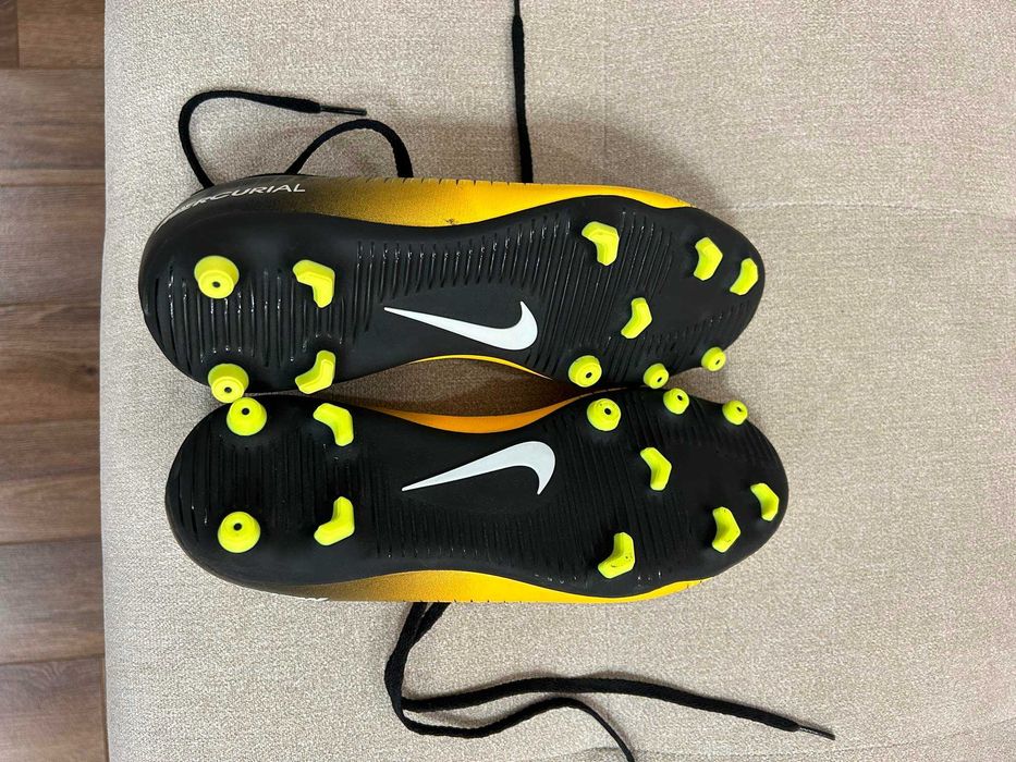 Футболни обувки NIKE MERCURIAL