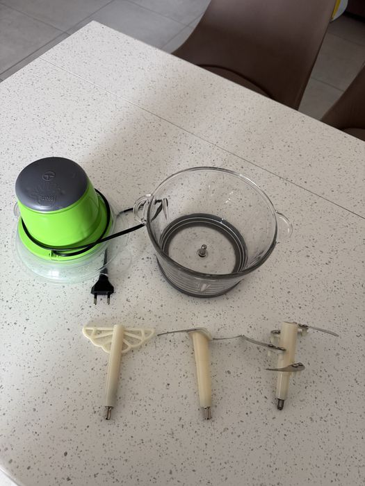Blender multifuncțional 3 în 1 cu accesorii – pentru fructe, nuci și biscuiți